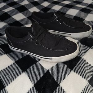 Classic Steve Madden Black Youth Canvas Sneakers sz5